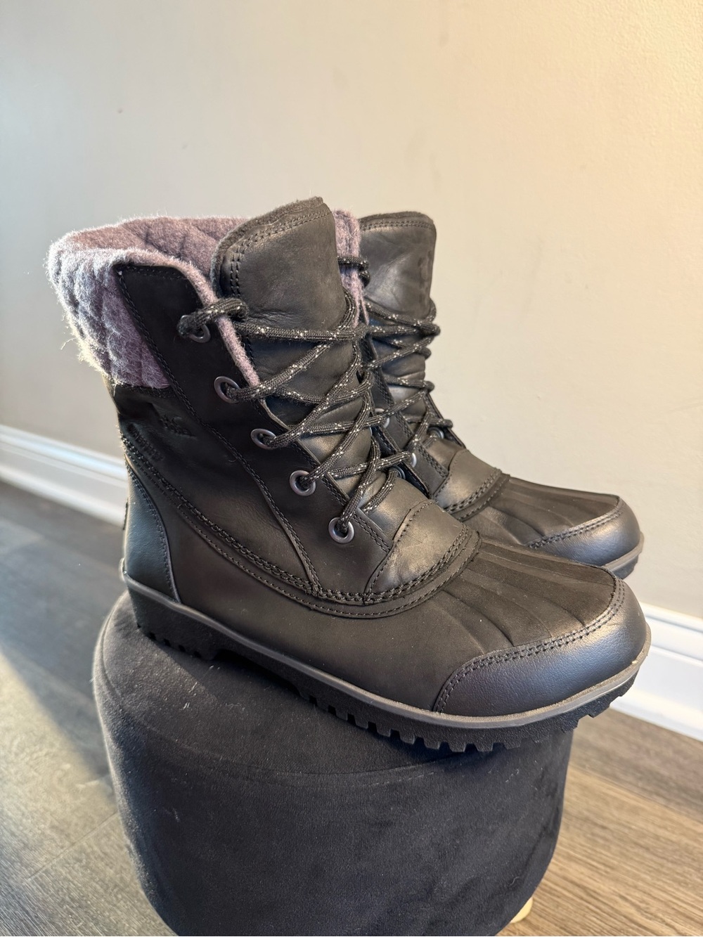 Sorel Black Winter Boots with Gray Knit Collar